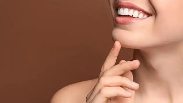 Çene kemiği eriyen hastalara zigomatik implant tavsiyesi