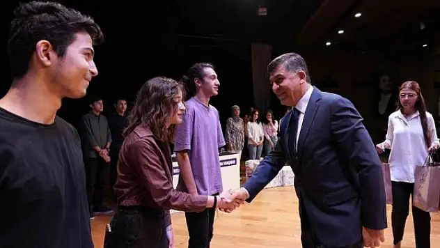 Münazara yarışmasında kazananlar belli oldu