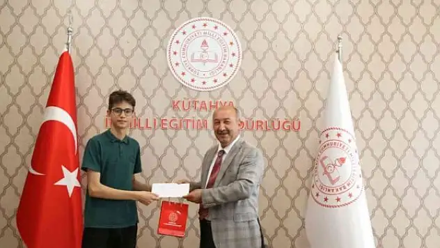Kütahya'da yarışmada dereceye giren öğrenciler ödüllendirildi