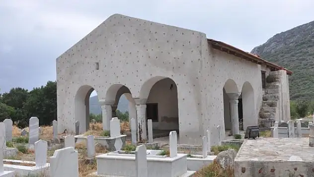 2 asırlık tarihi caminin restorasyonuna tepki