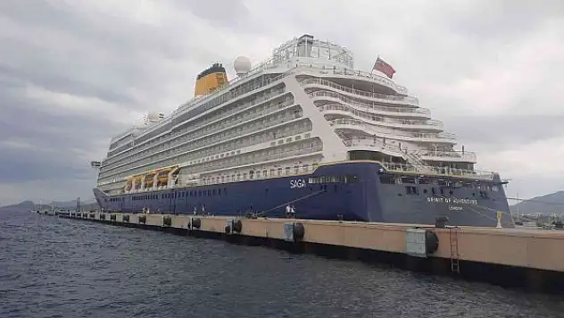 237 metrelik gemi 525 yolcusuyla Bodrum'da