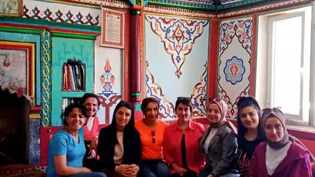 Tarihi köy odalarında köy odası geleneklerini konuştular