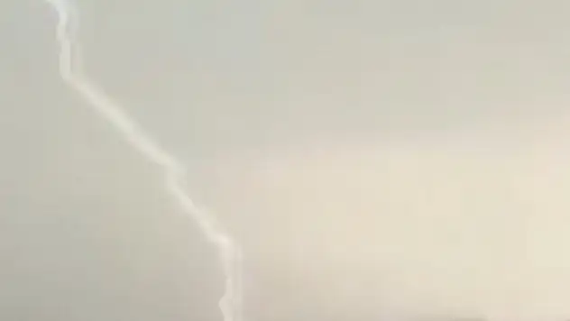 Yıldırım düşme anı kamerada