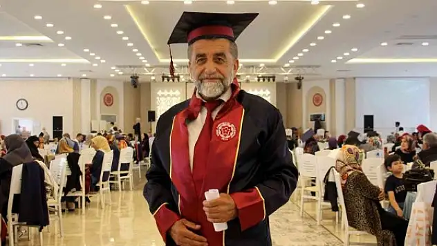 62 yaşında mezun oldu