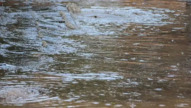 Sağanak yağış her yeri göl etti