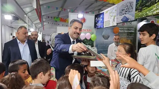 Kitap fuarı yazarlarla okuyucuları buluşturdu