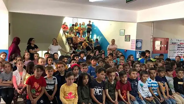 Kırsal mahalle okulları tiyatroyla buluştu