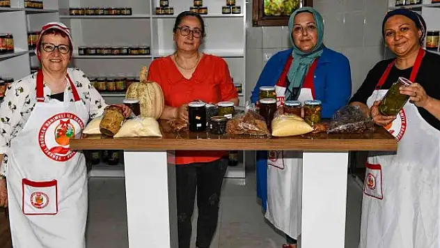 Yöresel ürün pazarında her gün farklı lezzetler sunuluyor