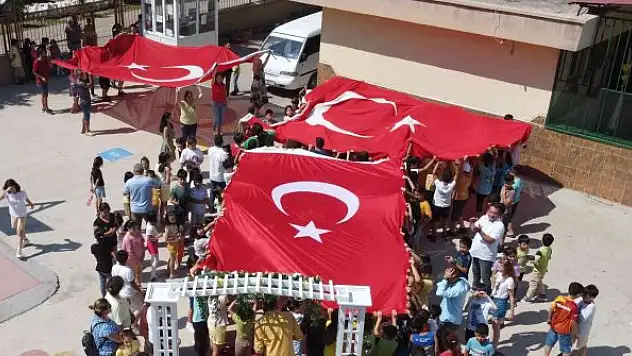 Polis eskortuyla evden alındı, okulunda şampiyon gibi karşılandı