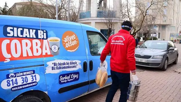 Belediye yemekhanesinde pişiyor, vatandaşın ayağına götürülüyor