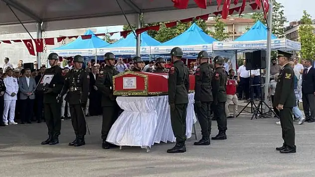 Pençe-Kilit şehidi Uzman Çavuş Kadir Kemik Pendik'te son yolculuğuna uğurlandı