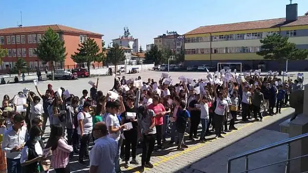 Beyşehir'de 14 bin öğrenci karne sevinci yaşadı