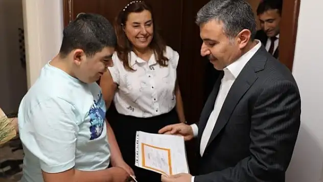 Evde eğitim gören öğrencilerin karnesi Validen