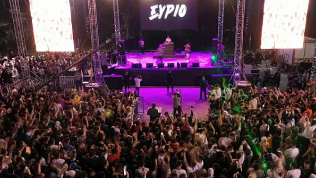 Sultangazi'de öğrenciler sınav öncesi Eypio ile stres attı