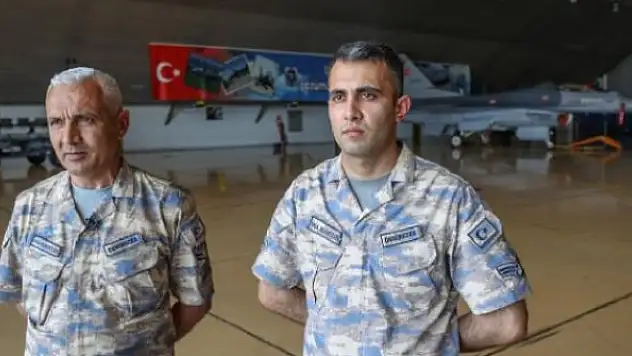 Jet Üssünde görevli baba oğul sırt sırta vatana hizmet ediyor