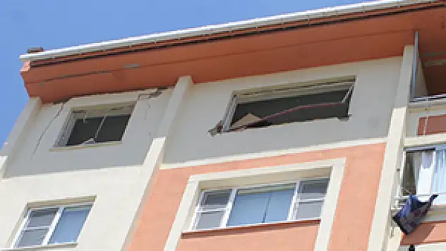 Doğalgaz patlaması evi harabeye çevirdi