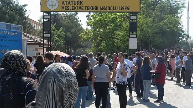 YKS, Denizli'de sorunsuz olarak tamamlandı