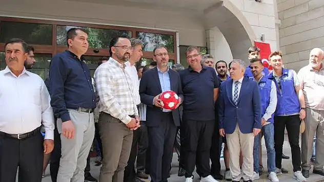 Bakan Kasapoğlu'ndan memleketinde pazar çıkartması