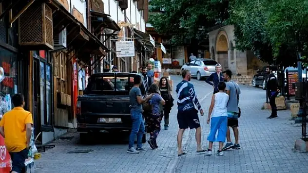 Sakin şehirler ağında , yaz aylarında ilçe nüfusunun 10 katı ziyaretçi