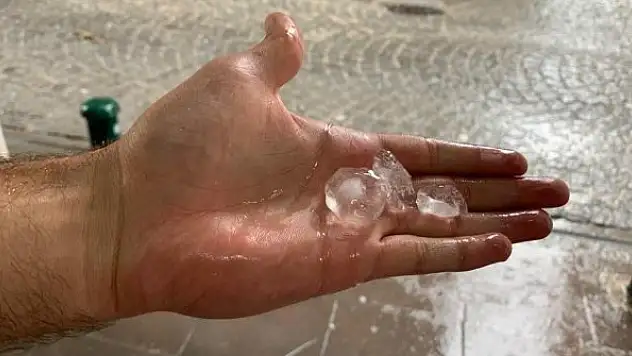 Ceviz büyüklüğünde dolu etkili oldu