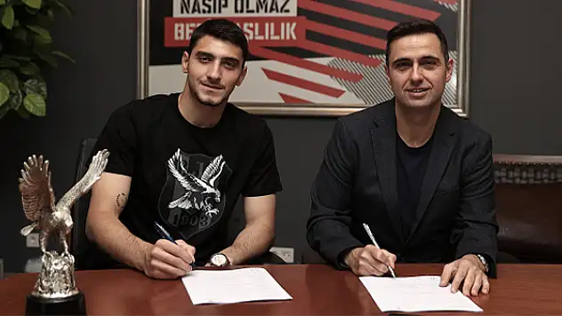 Beşiktaş'tan, Emre'ye yeni sözleşme