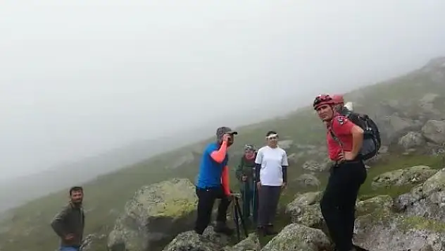 Başına kaya parçası düşen dağcı Melike, hastaneye ulaştırıldı