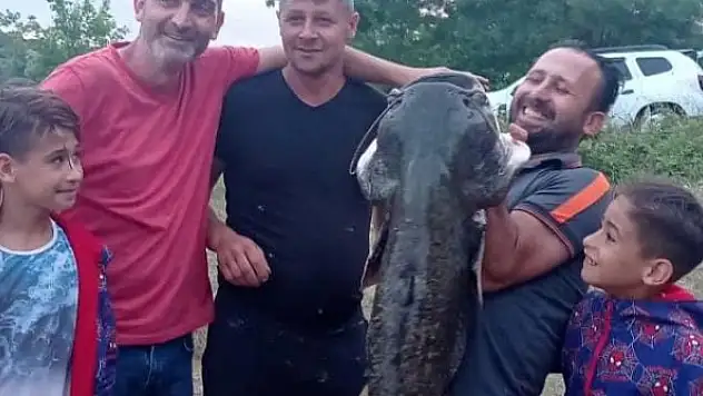 8 yaşında tuttuğu 20 kiloluk balık ile rekor kırdı