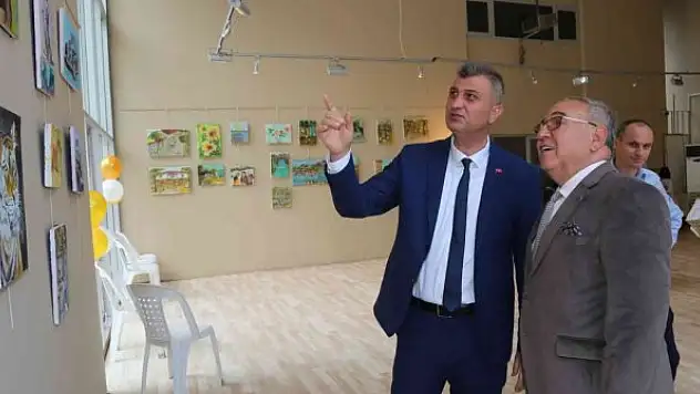 20 yıllık resim tutkusunu sergiye dönüştürdü