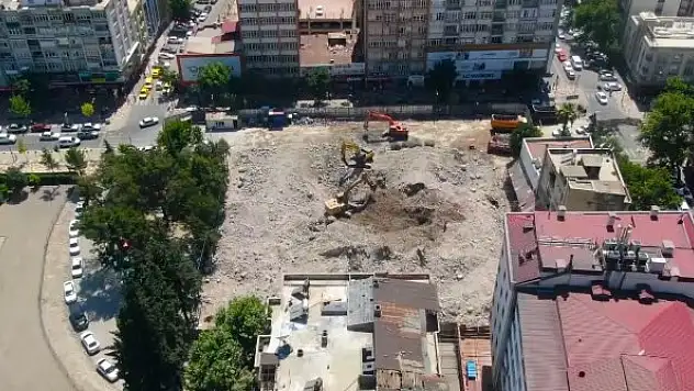 'Dünyanın en saçma binası' tarih oldu