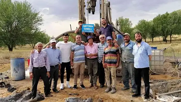 Mahallenin su sorunu çözüldü, muhtar sakallarını kesti