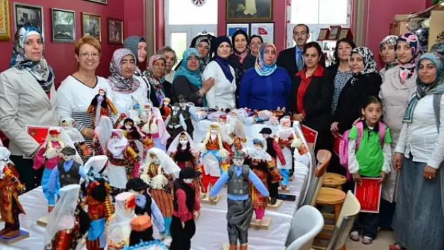 'Aşhan Bacı' bebekleri görücüye çıktı