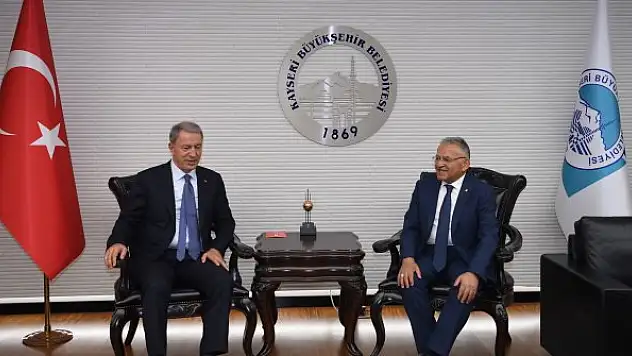 Bakan Akar'dan Kayseri Valisi Çiçek'e ziyaret