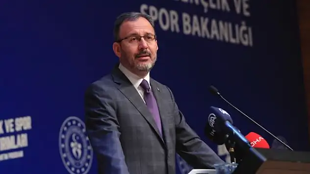 Bakan Kasapoğlu'ndan genç kürekçilere tebrik mesajı