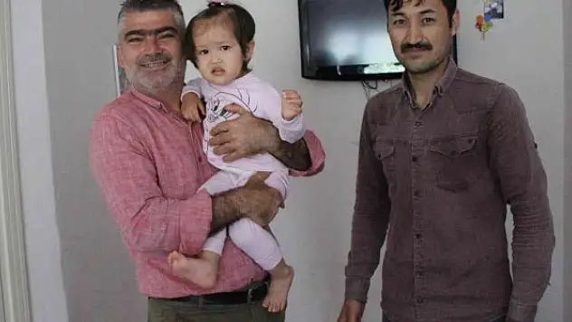 Apartman görevlisine çarpıp ölümden döndü