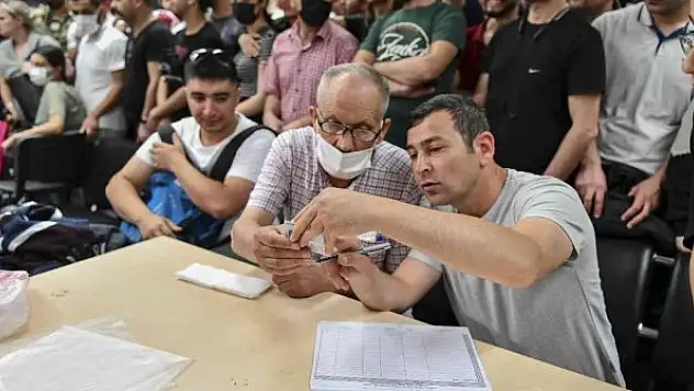 Toplu taşıma araçlarında unutulan eşyalar satışa sunuldu