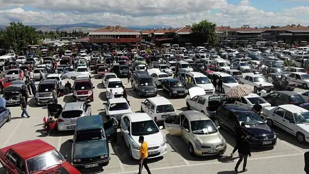 İkinci el oto pazarında bayram hareketliliği başladı