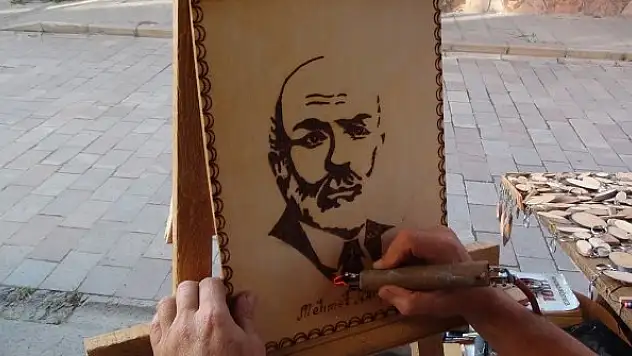 Baba mesleği ahşap yakma sanatını 41 yıldır sürdürüyor