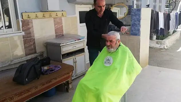Evde tıraş hizmeti mahalle mahalle devam ediyor