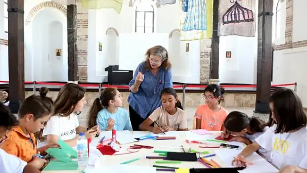 Çocuklar çevreye kulak verip, hayallerini resme döktü