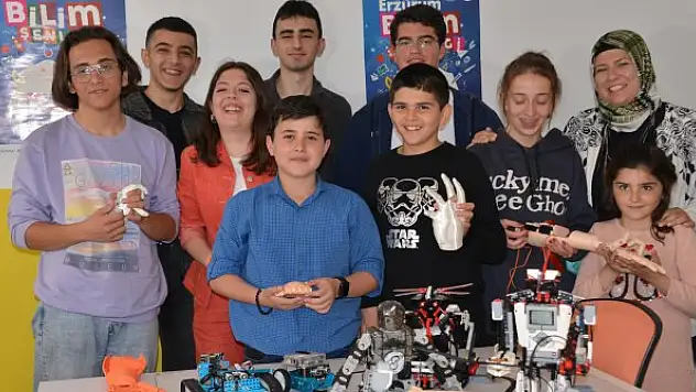 Gül öğretmen, öğrencileriyle eli olmayan çocuklara 'el' veriyor