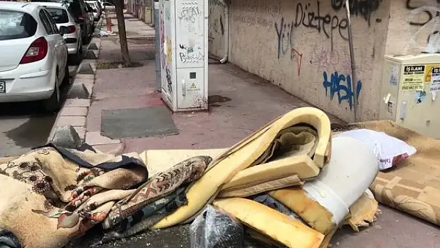 Kaldırımlar çöplük değil
