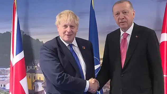 Cumhurbaşkanı Erdoğan, İngiltere Başbakanı Johnson ile görüştü