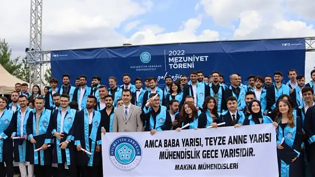 Seydişehir'de üniversite öğrencilerinin mezuniyet sevinci
