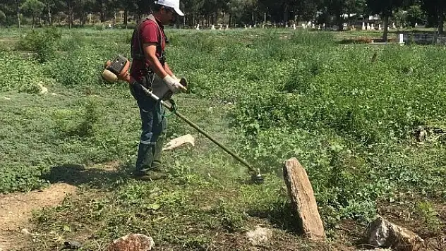 Mezarlıklar bayram ziyaretlerine hazırlanıyor