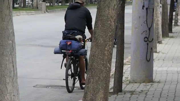 Bisikletli gezgin yolda sahiplendiği köpekle Türkiye'yi dolaşıyor