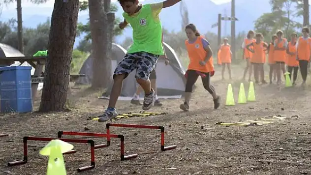Cep telefonunu bırakıp doğayla kucaklaştılar