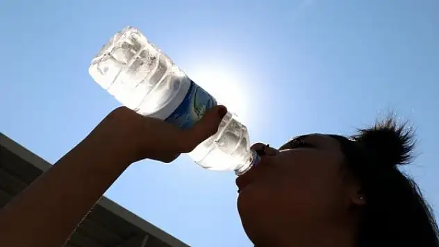 Kavurucu sıcaklarda 2-2,5 litre sıvı tüketilmeli