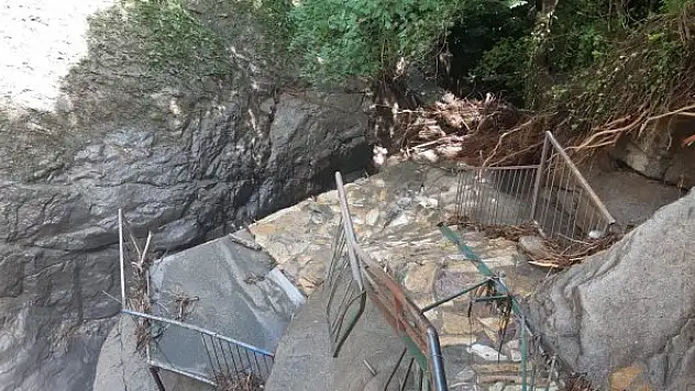 Sel suları turizm bölgelerini yıktı geçti