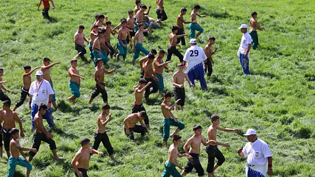 Tarihi Kırkpınar Yağlı Güreşleri başladı