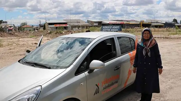 69 yaşında ehliyet aldı